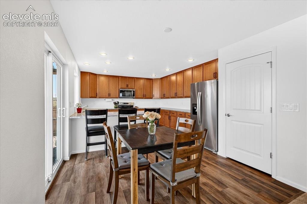 Image 7 of 36: Dining Area