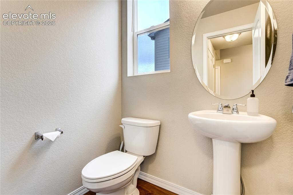 Image 11 of 50: Bathroom