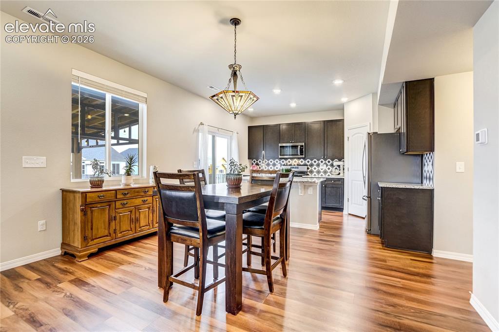 Image 18 of 50: Dining Area