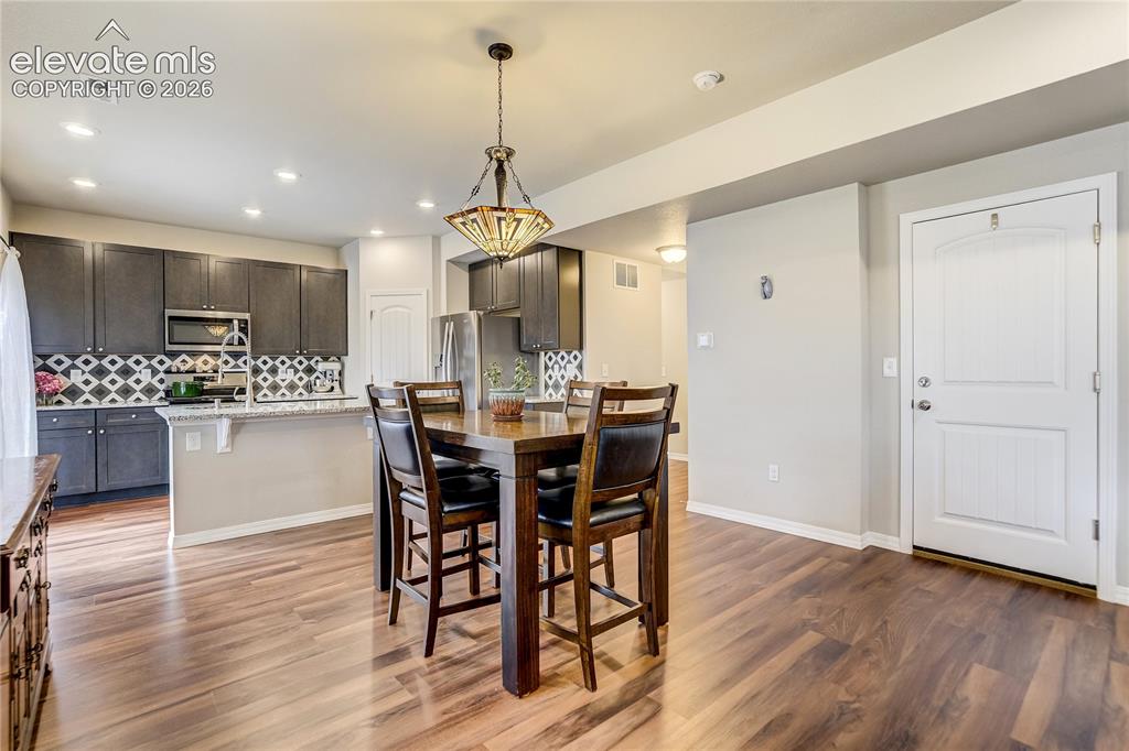Image 19 of 50: Dining Area