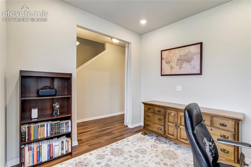 Image 8 of 50: Office