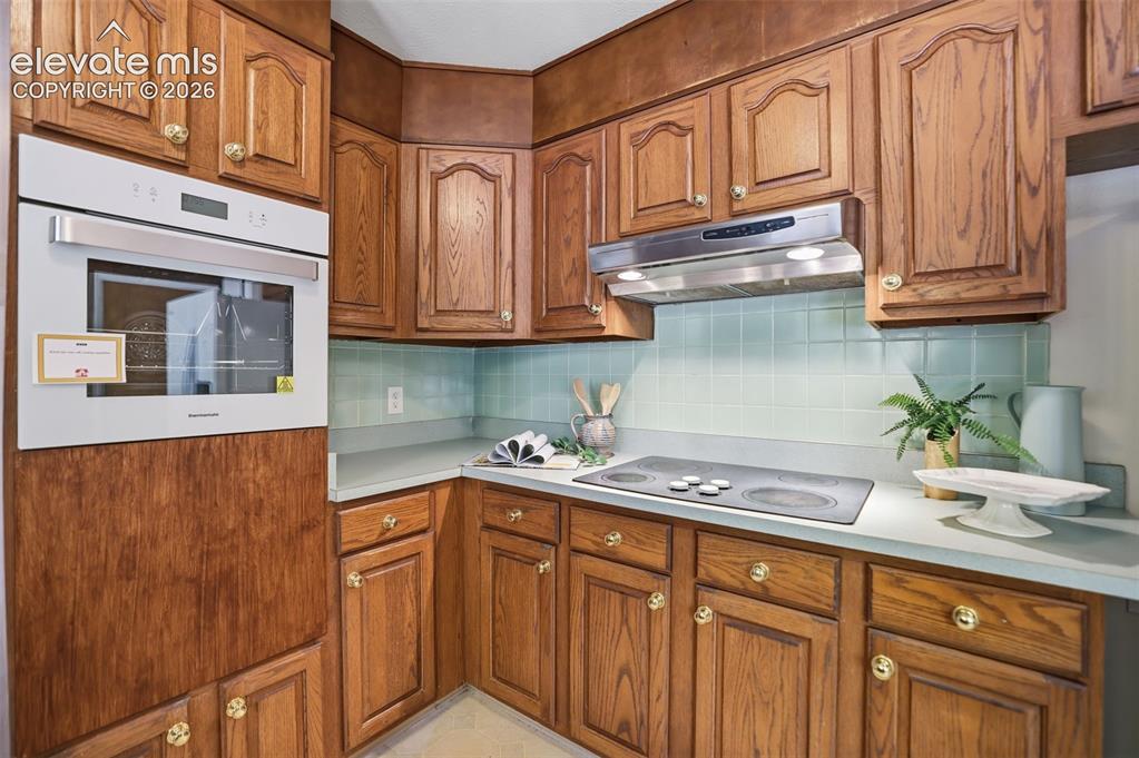 Image 11 of 44: Kitchen
