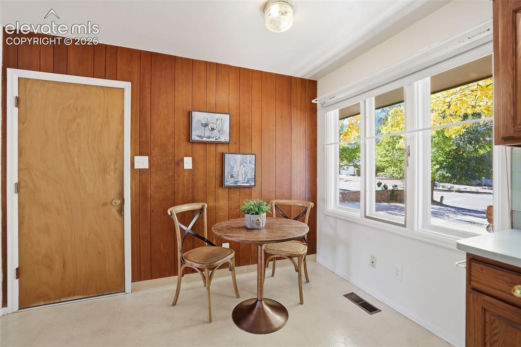 Image 12 of 44: Dining Area