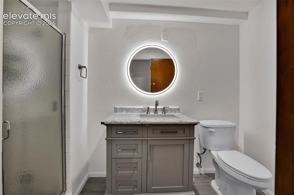 Image 25 of 44: Bathroom