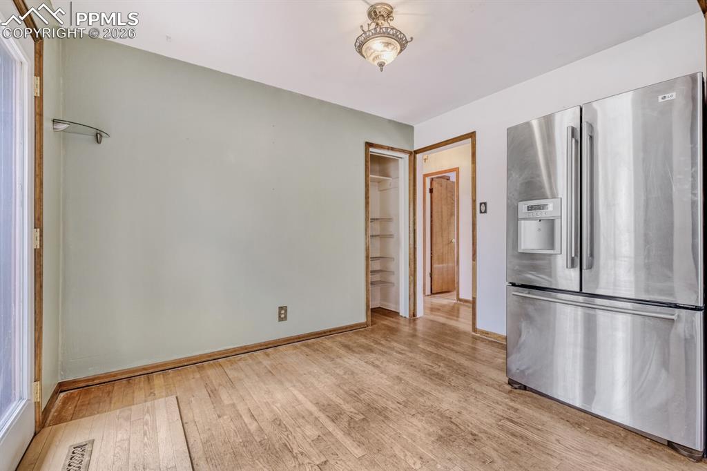 Image 11 of 28: Kitchen