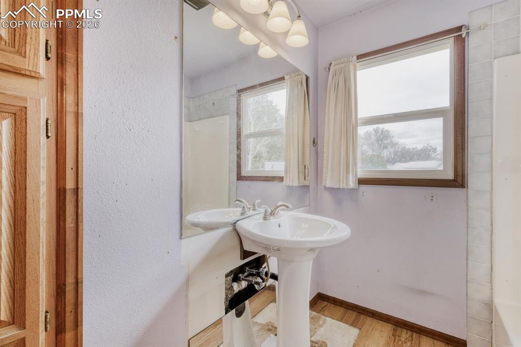 Image 12 of 28: Bathroom