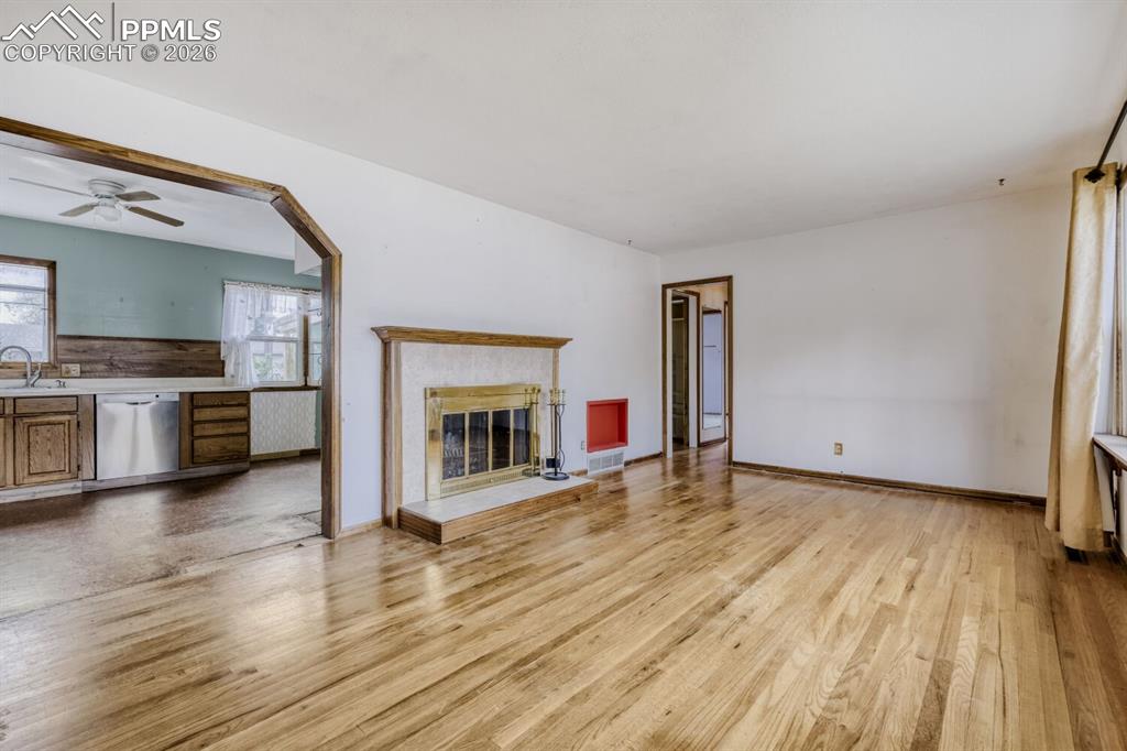 Image 4 of 28: Living Room