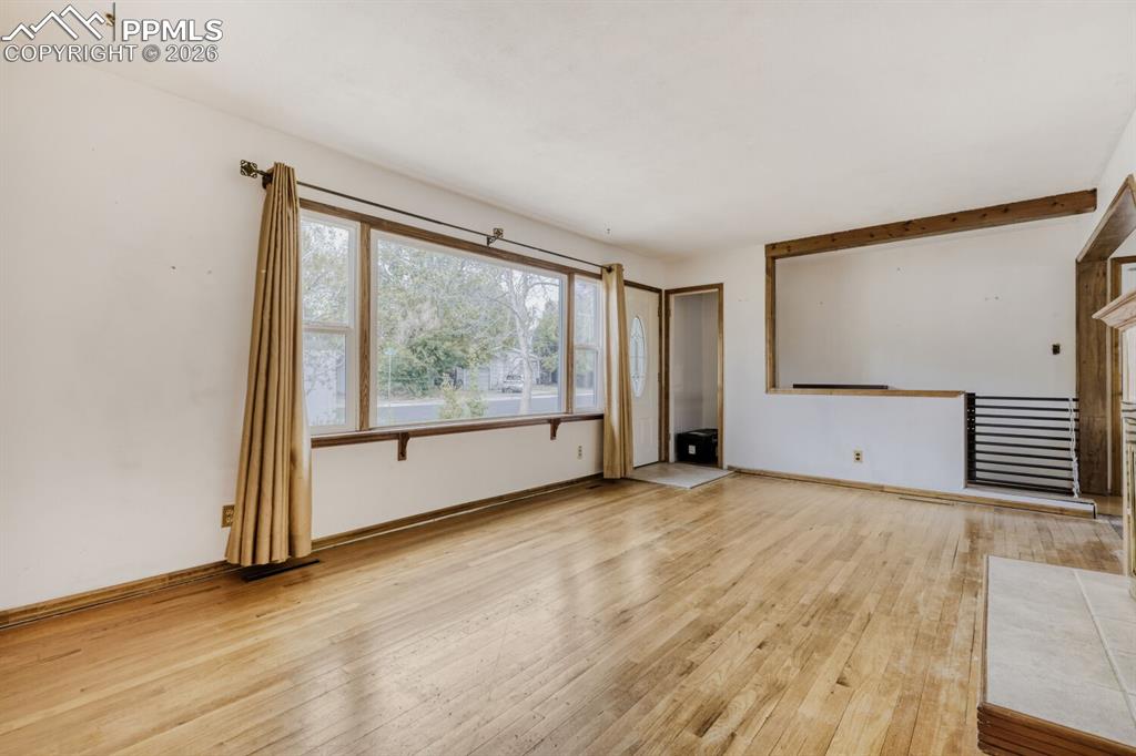 Image 5 of 28: Living Room