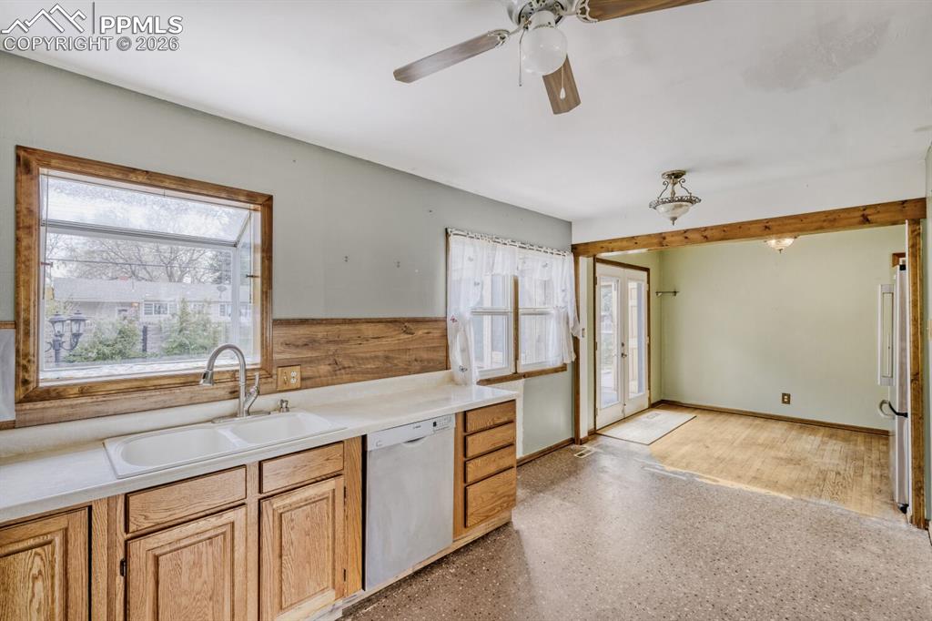 Image 8 of 28: Kitchen