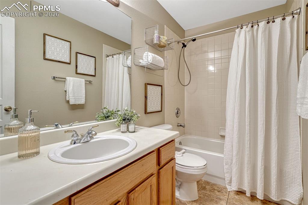 Image 20 of 38: Bathroom