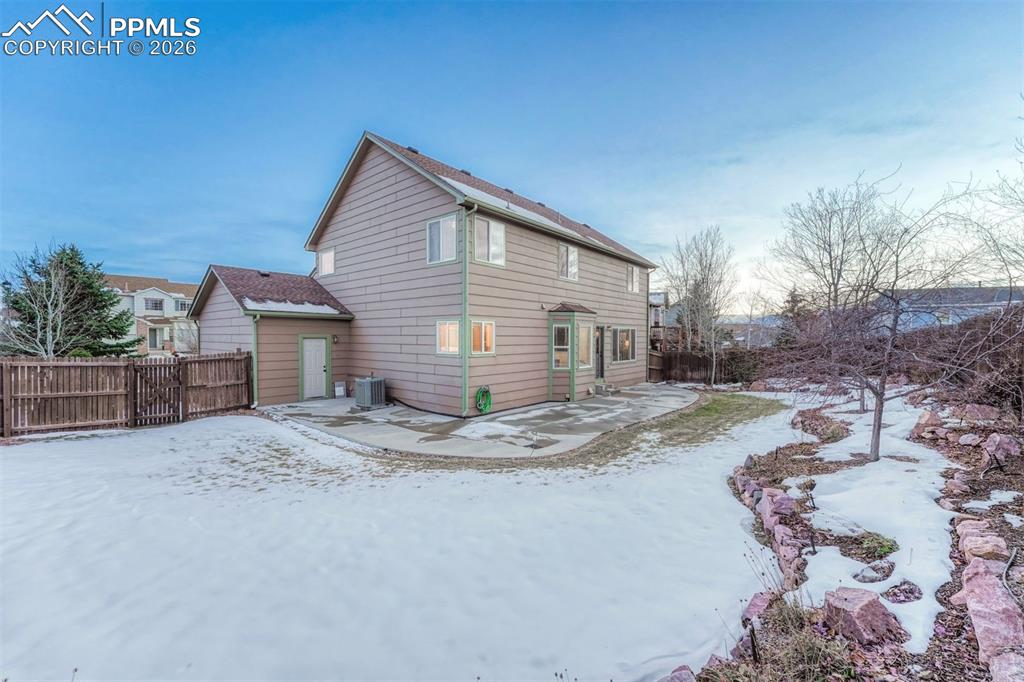 Image 32 of 38: Back of Structure