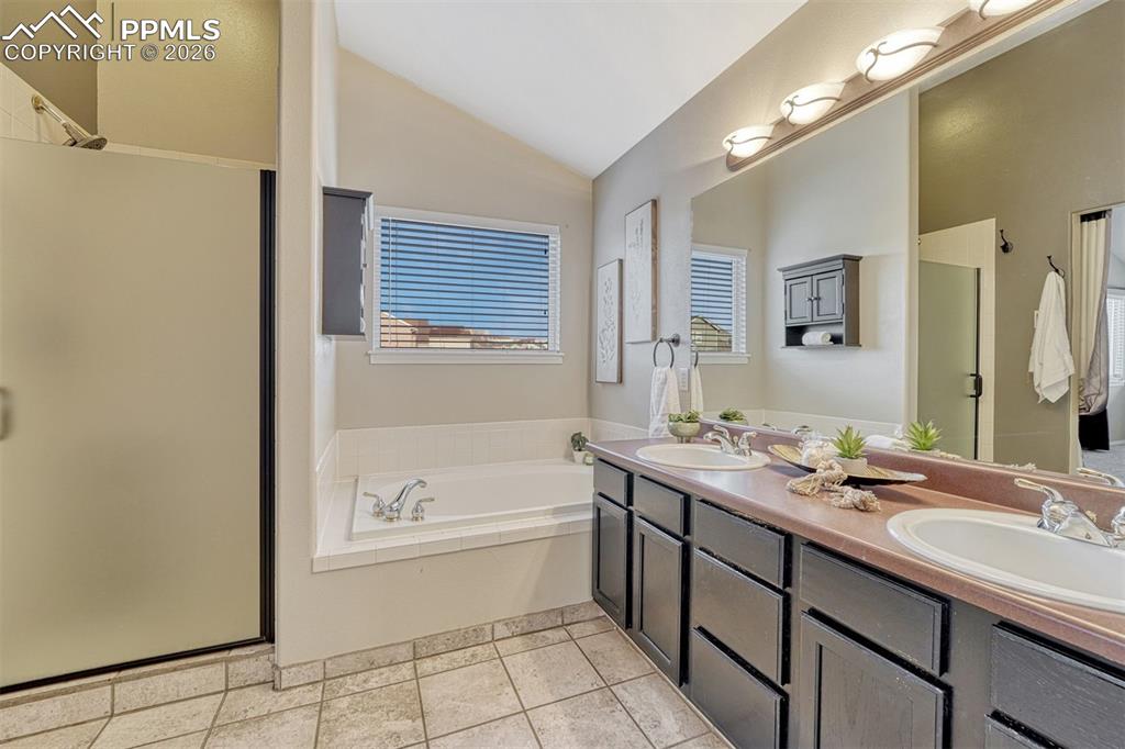 Image 6 of 38: Bathroom