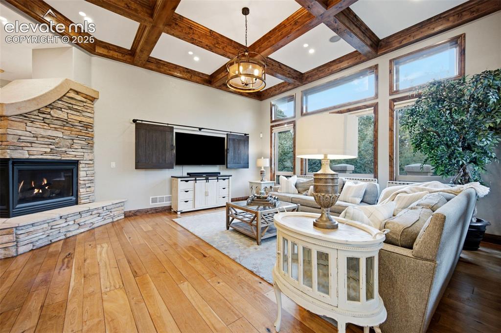 Image 11 of 50: Living Room