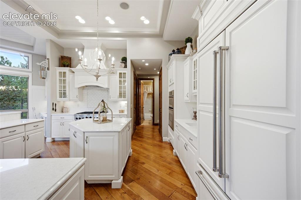Image 15 of 50: Kitchen