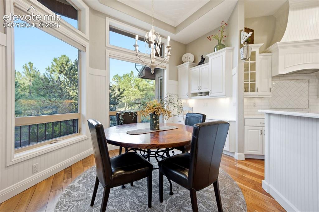 Image 17 of 50: Dining Area