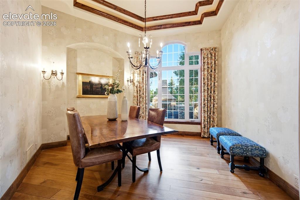 Image 9 of 50: Dining Area