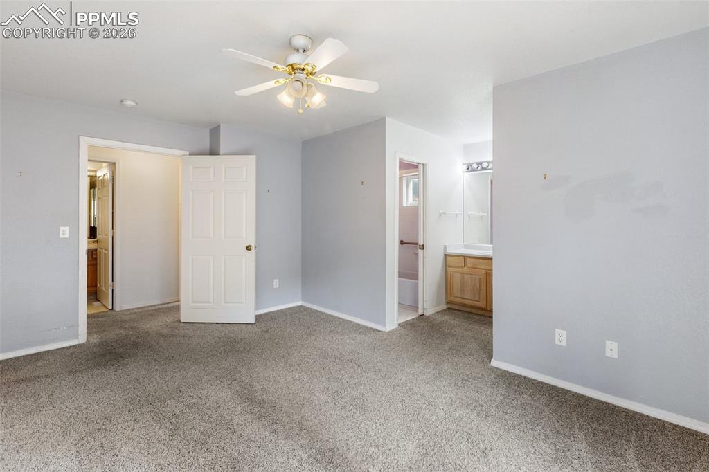 Image 19 of 38: Bedroom