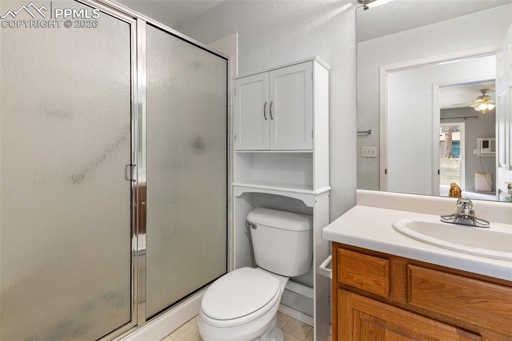 Image 24 of 38: Bathroom