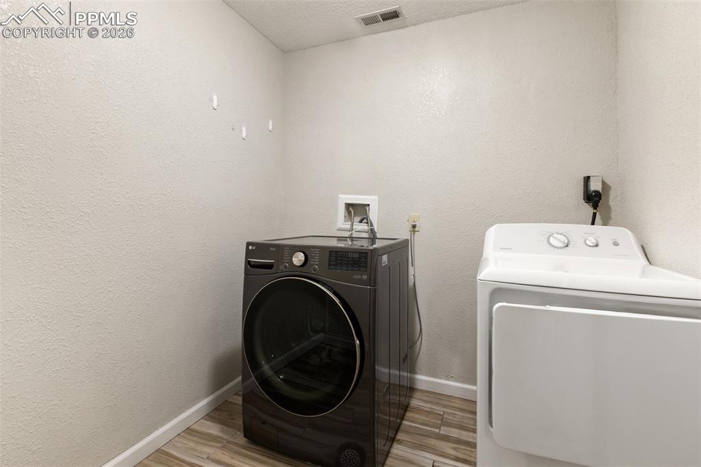 Image 33 of 38: Laundry