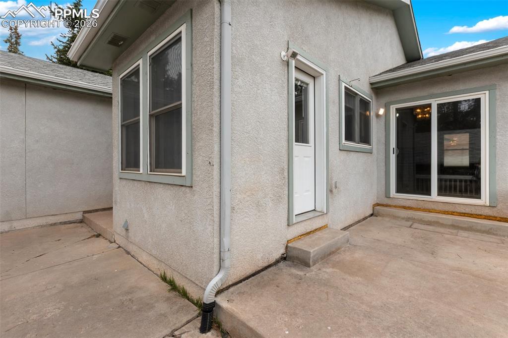 Image 37 of 38: Entry