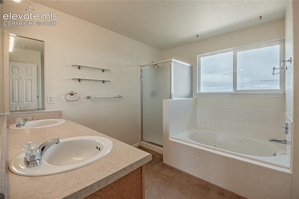 Image 22 of 47: Bathroom