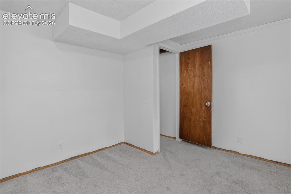 Image 19 of 50: Office