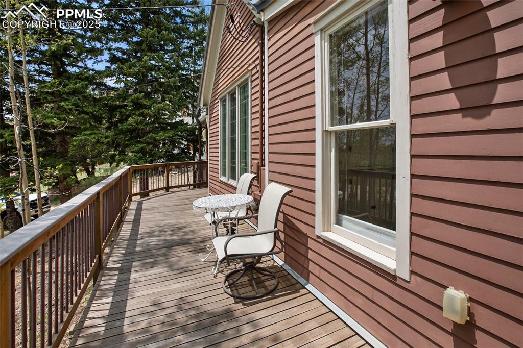 Image 9 of 37: Deck
