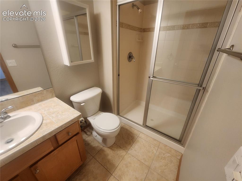 Image 25 of 39: Bathroom