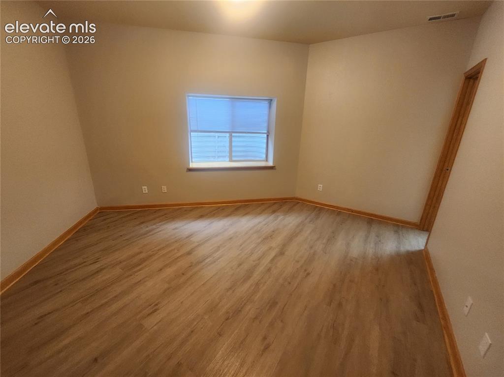 Image 33 of 39: Bedroom