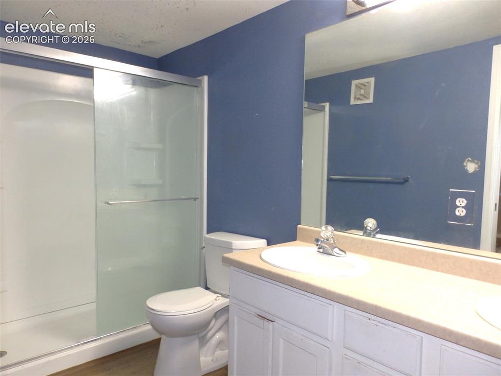 Image 7 of 11: Master Bathroom