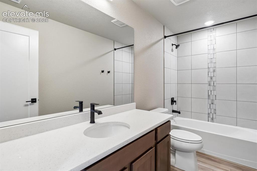 Image 13 of 25: Bathroom