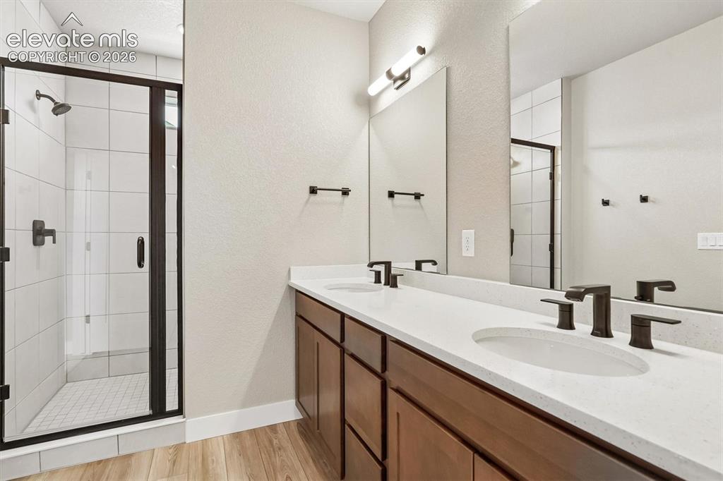 Image 16 of 25: Bathroom