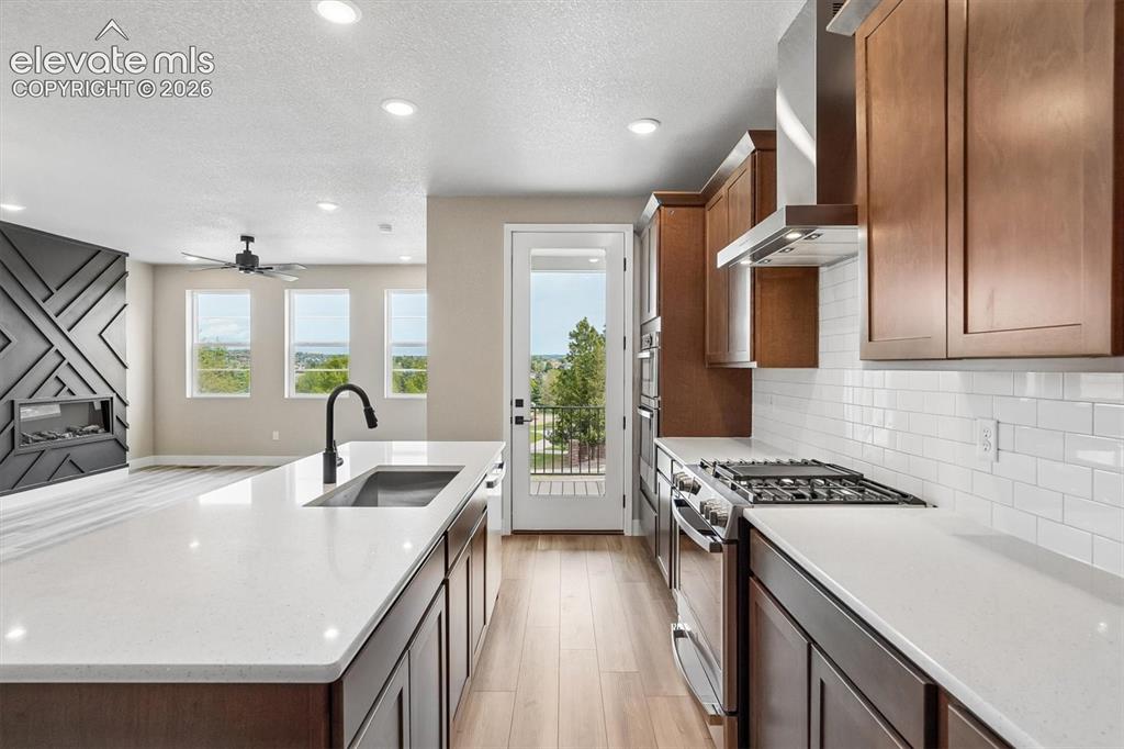 Image 5 of 25: Kitchen