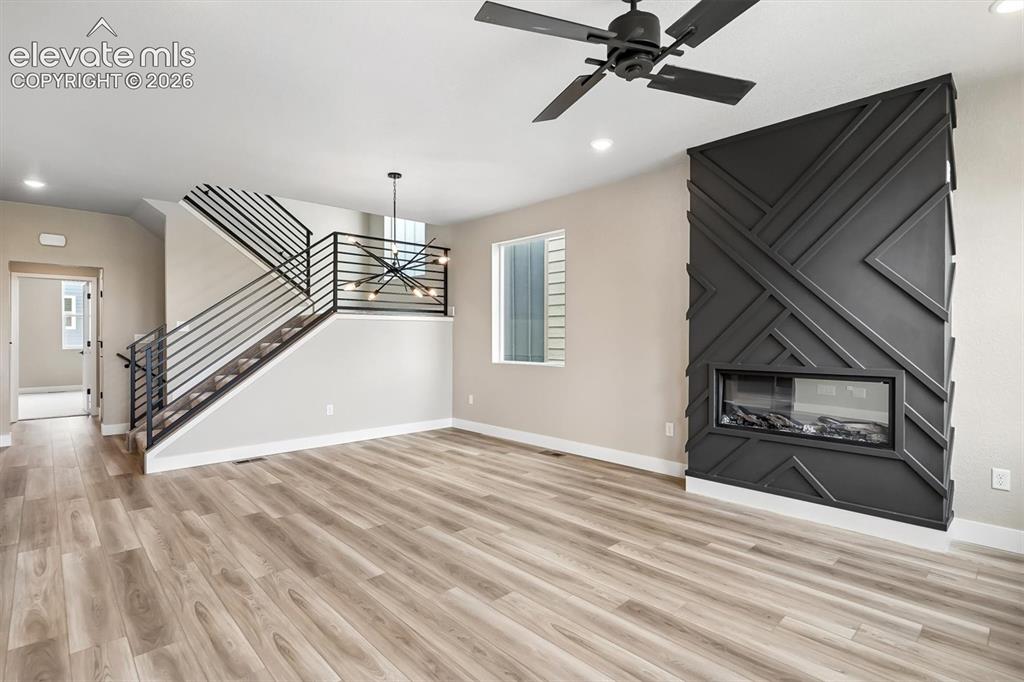 Image 7 of 25: Living Room