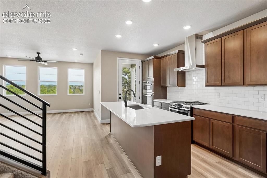 Image 9 of 25: Kitchen