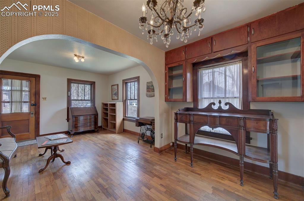 Image 11 of 40: Nostalgic arch