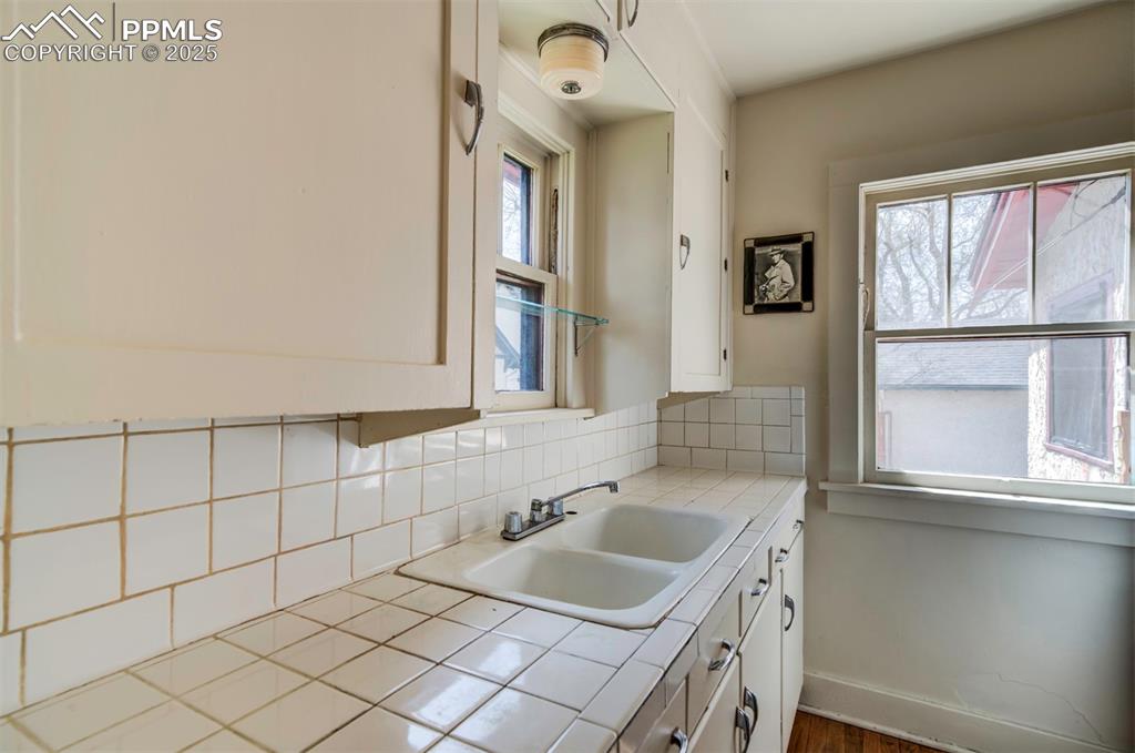 Image 16 of 40: Doll house enchantment