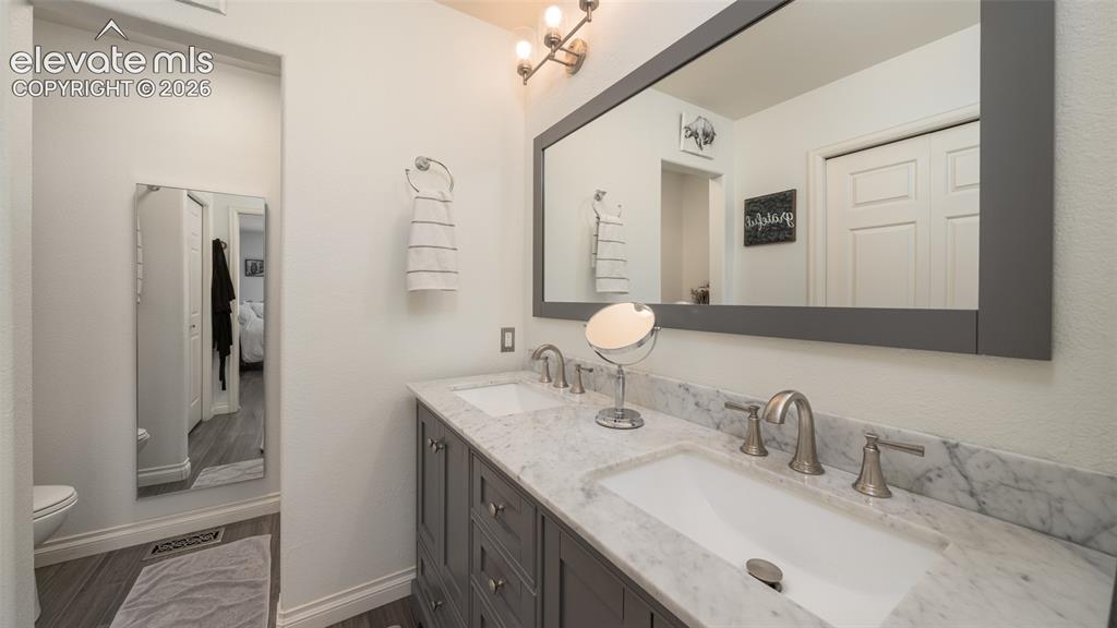 Image 10 of 26: Bathroom