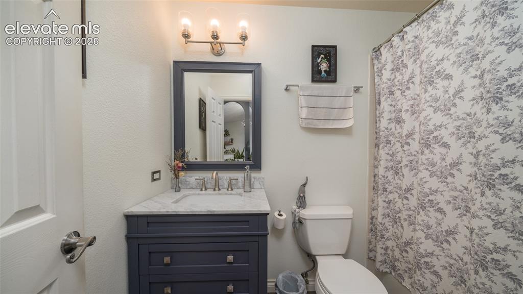 Image 18 of 26: Bathroom