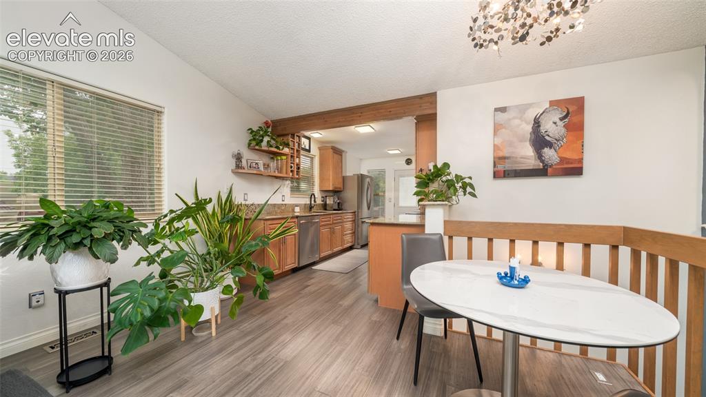 Image 5 of 26: Dining Area