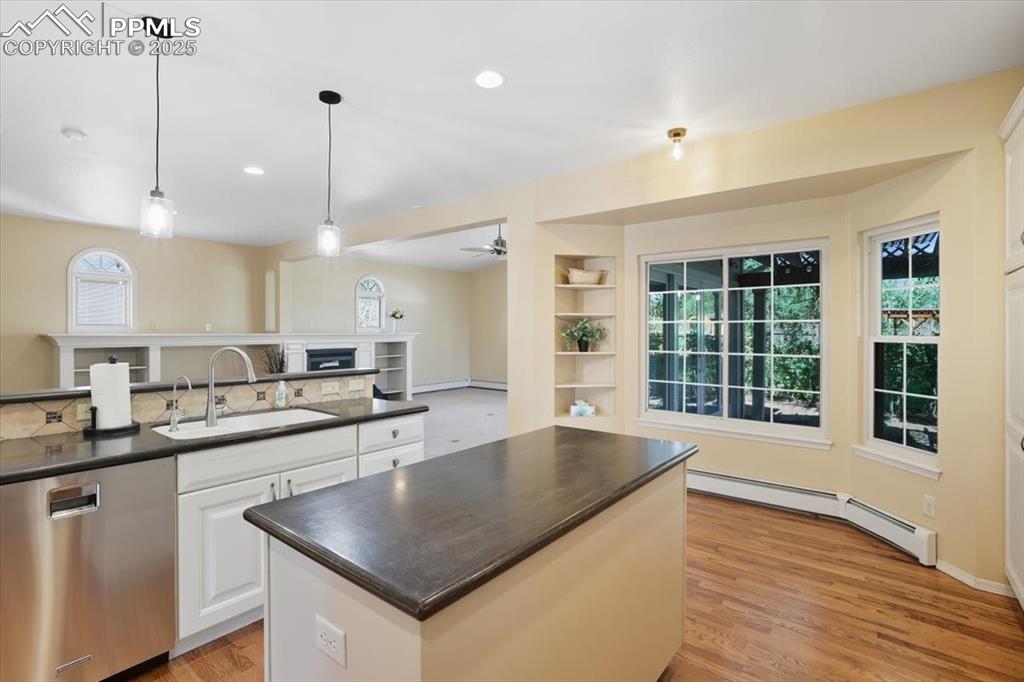 Image 18 of 48: Kitchen