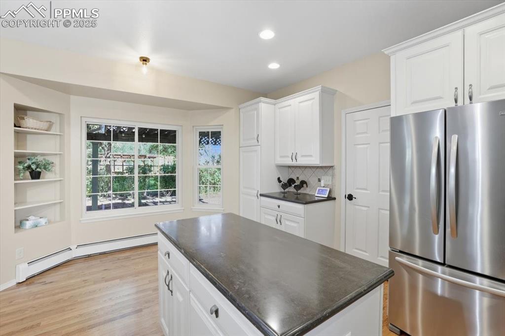 Image 19 of 48: Kitchen