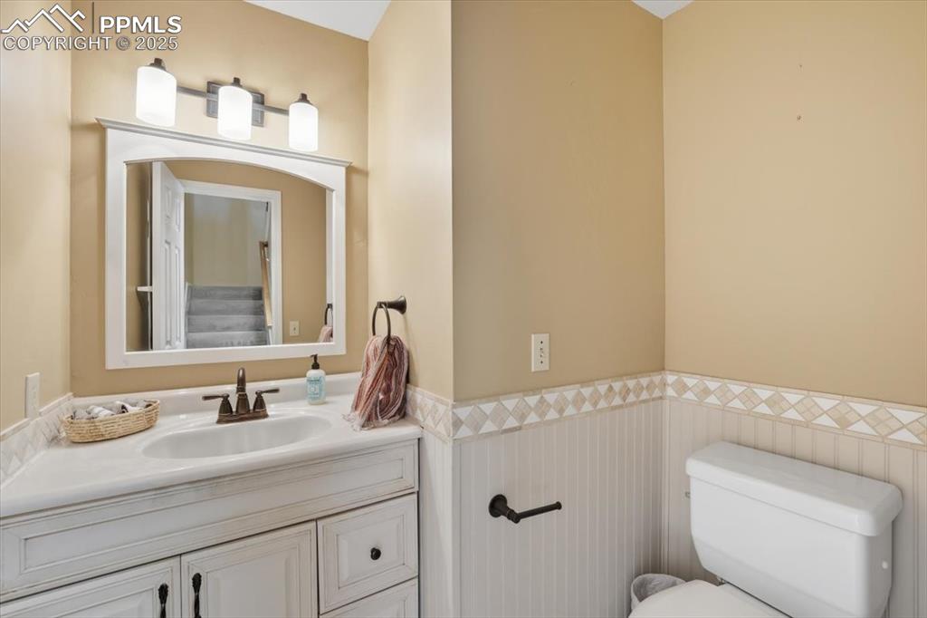 Image 23 of 48: hall bath main level