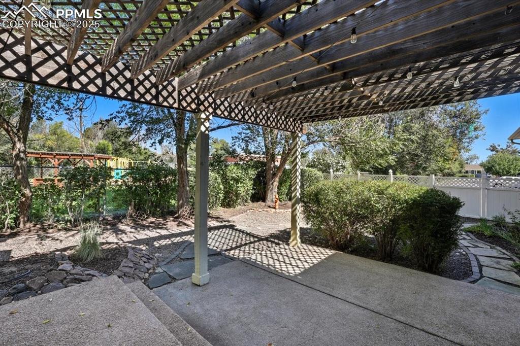 Image 40 of 48: Patio