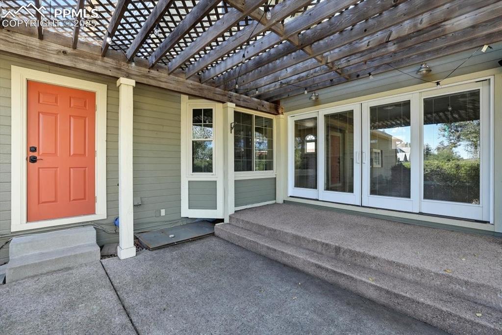 Image 41 of 48: Patio