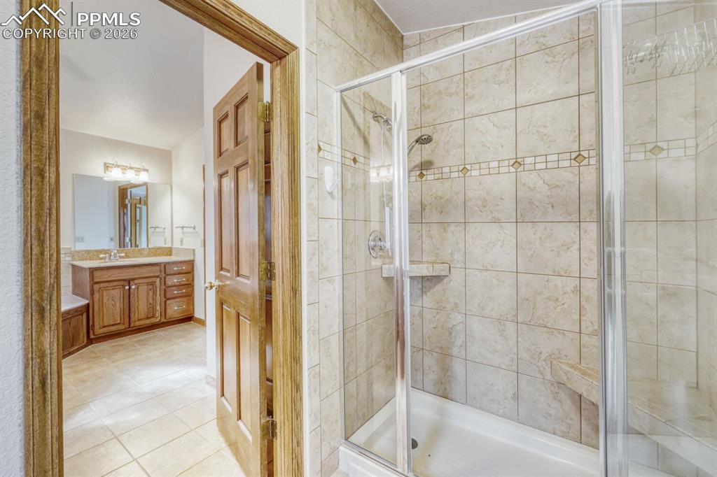 Image 27 of 47: separate shower