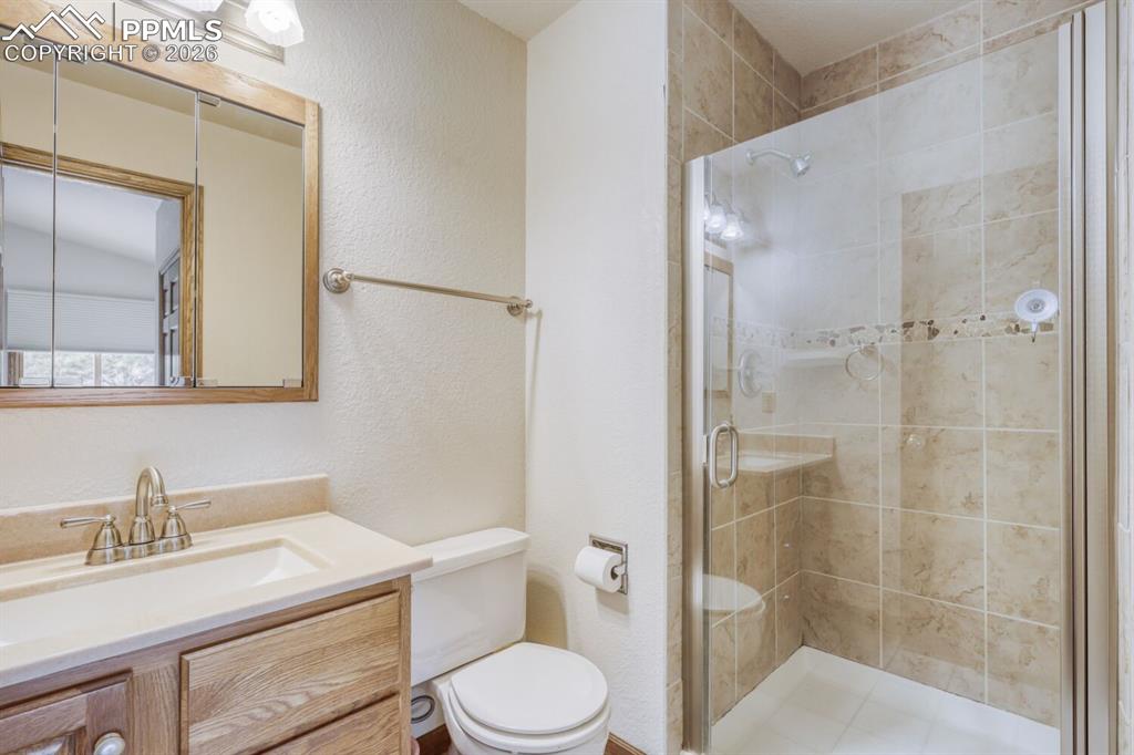 Image 33 of 47: private bath