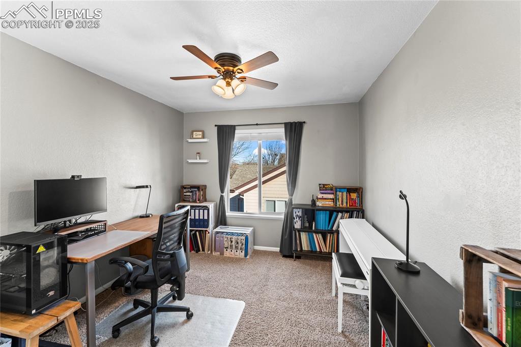 Image 17 of 34: Office