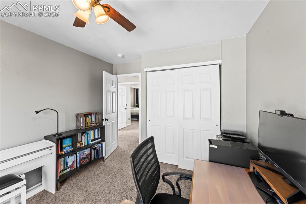 Image 18 of 34: Office