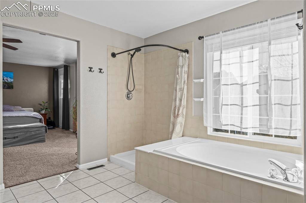 Image 22 of 34: Bathroom